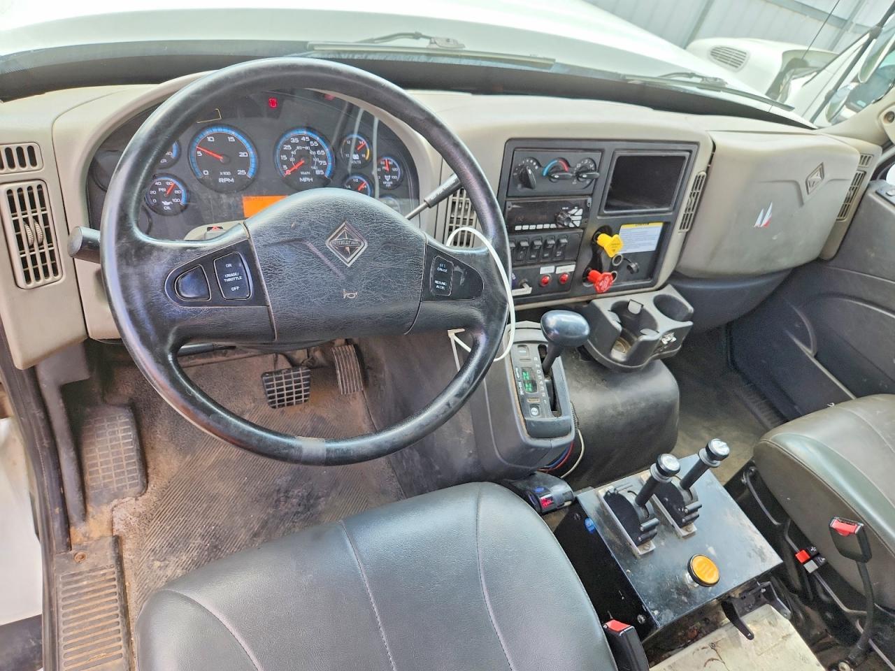 2014 INTERNATIONAL 7600 DUMP TRUCK — Фото 8 из 13