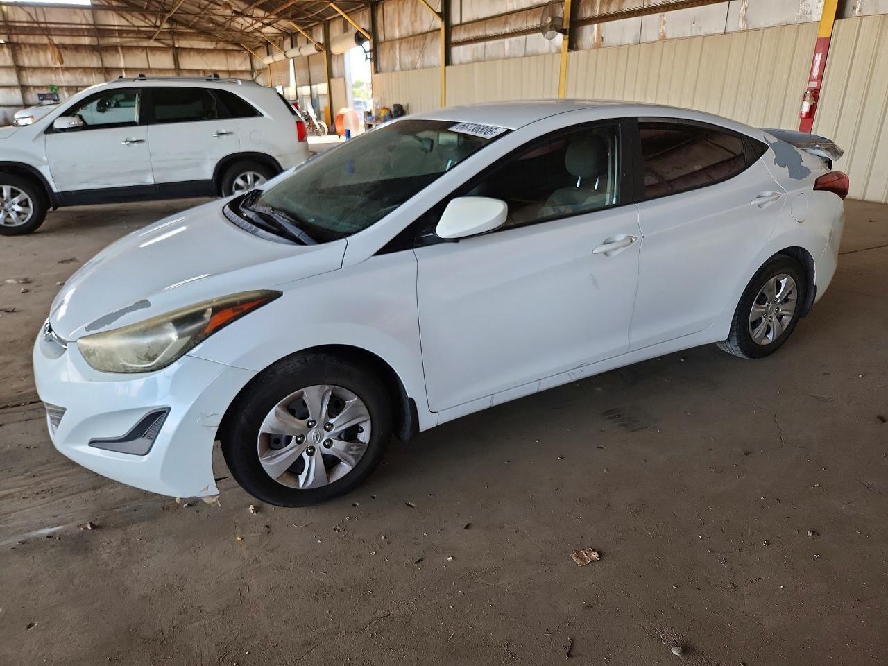 2016 HYUNDAI ELANTRA 5NPDH4AE1GH757093