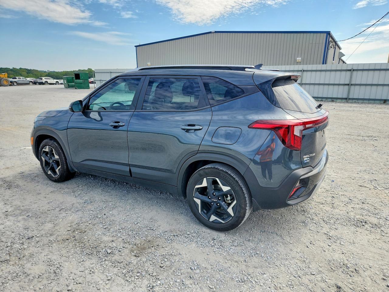 2025 KIA SELTOS S — Фото 2 из 12