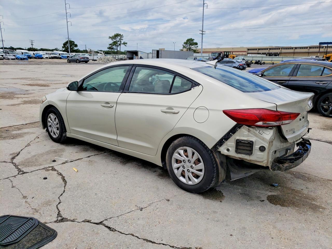 2017 HYUNDAI ELANTRA SE — Фото 2 из 12