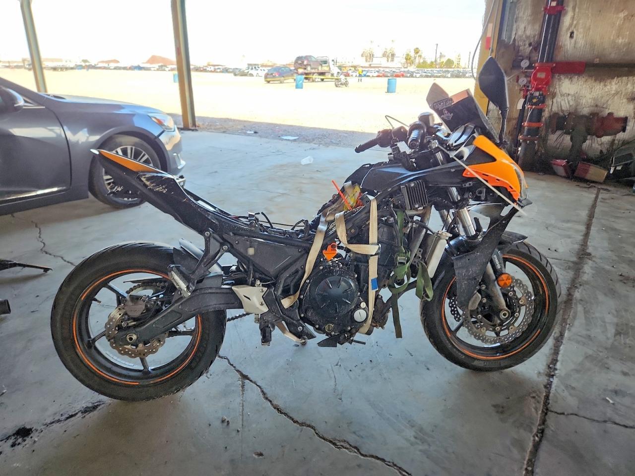 2019 KAWASAKI EX650 JKAEXEK13KDA35855