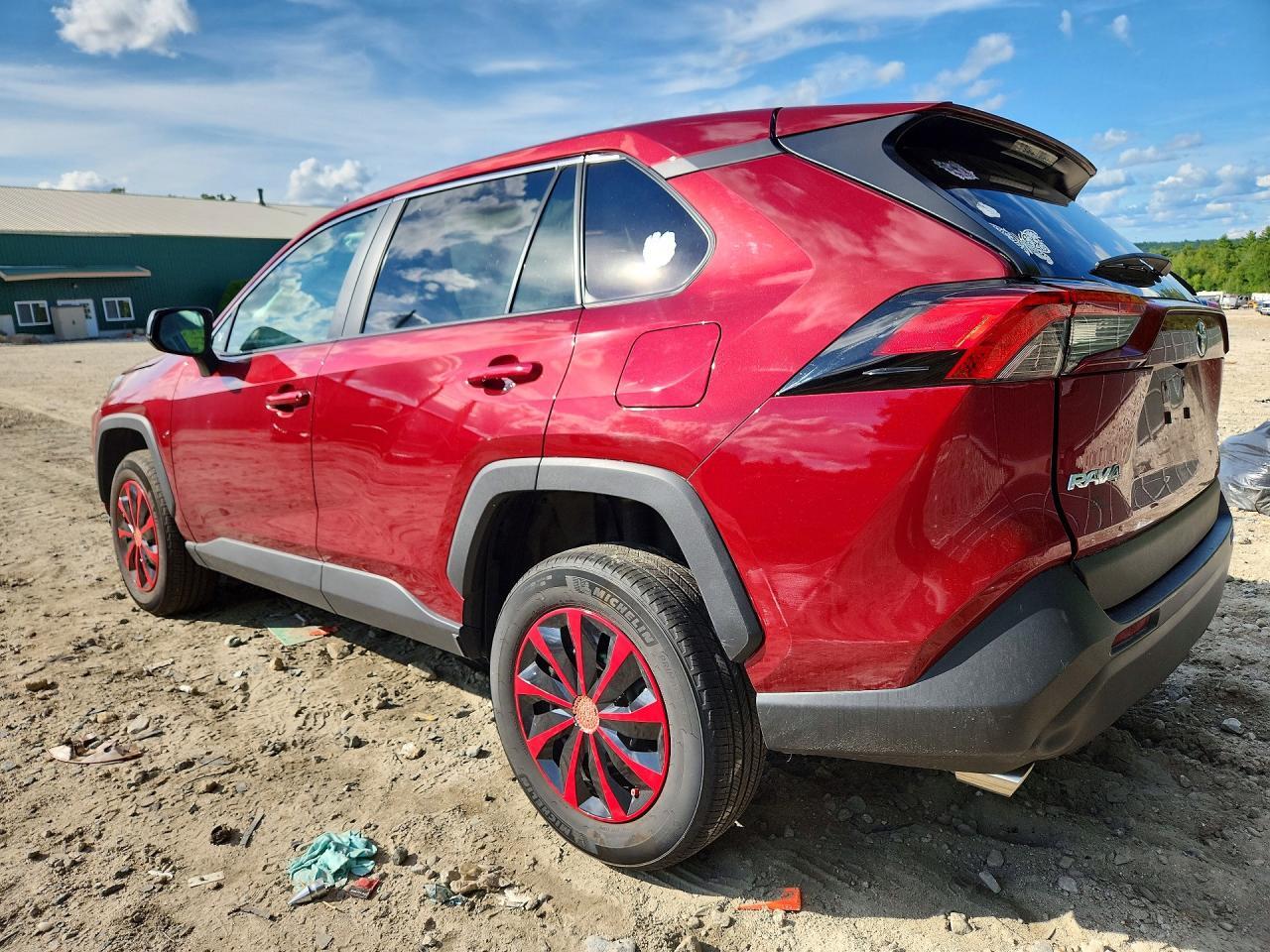 2024 TOYOTA RAV4 LE — Фото 2 из 13