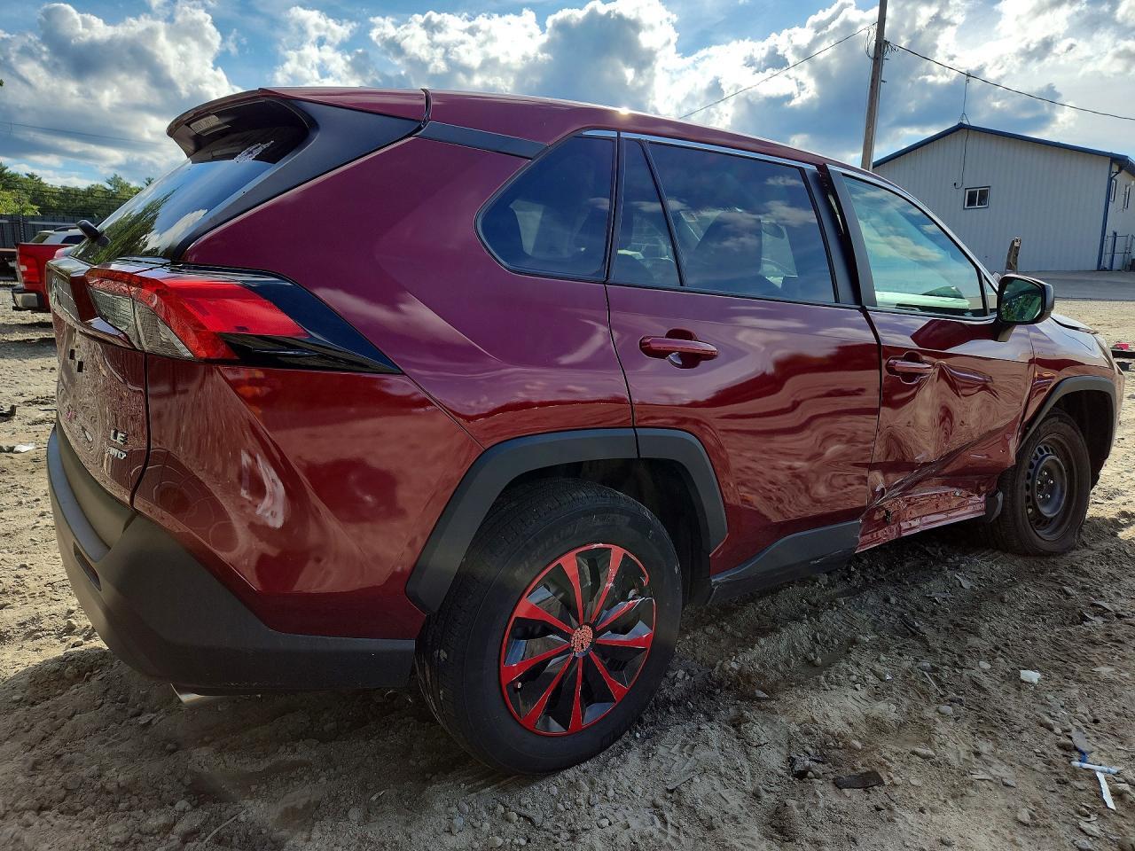 2024 TOYOTA RAV4 LE — Фото 3 из 13