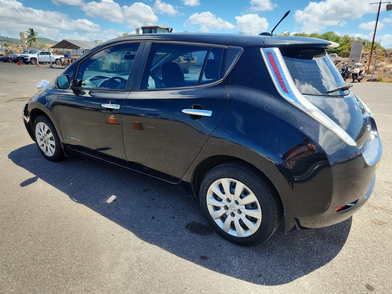 2014 NISSAN LEAF S — Фото 2 из 12