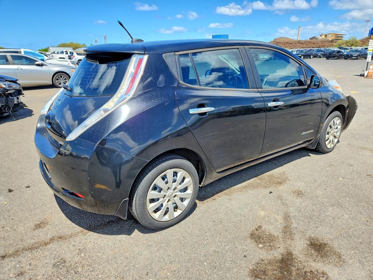 2014 NISSAN LEAF S — Фото 3 из 12