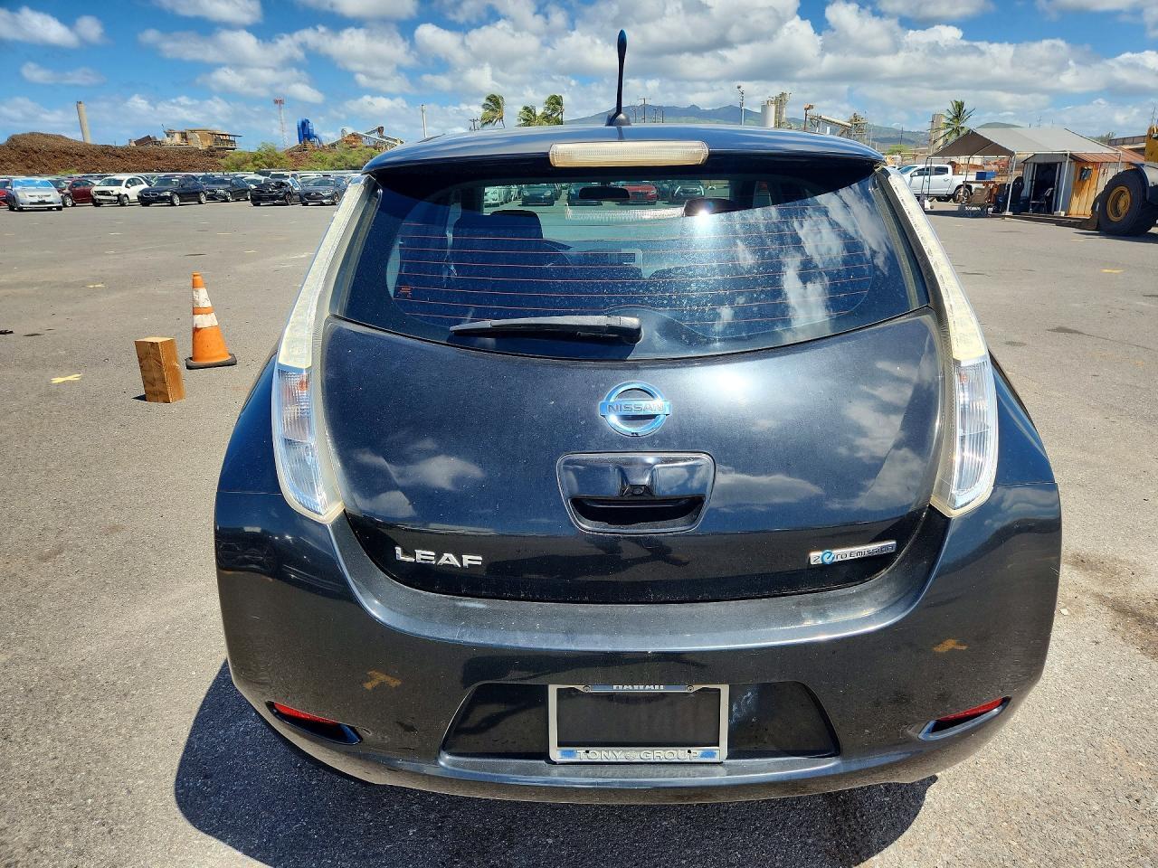 2014 NISSAN LEAF S — Фото 6 из 12