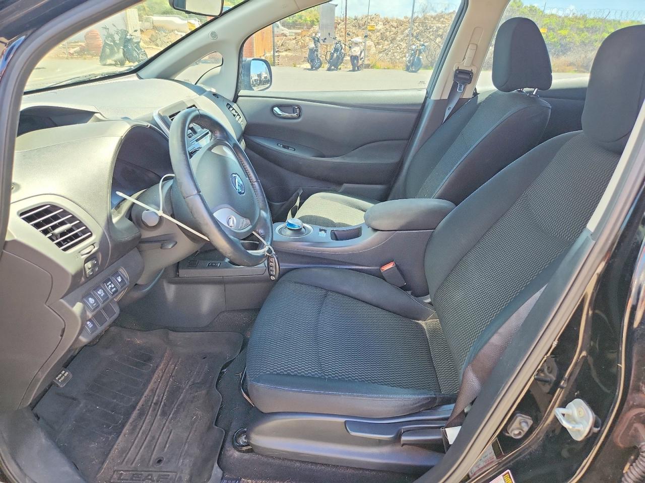 2014 NISSAN LEAF S — Фото 7 из 12