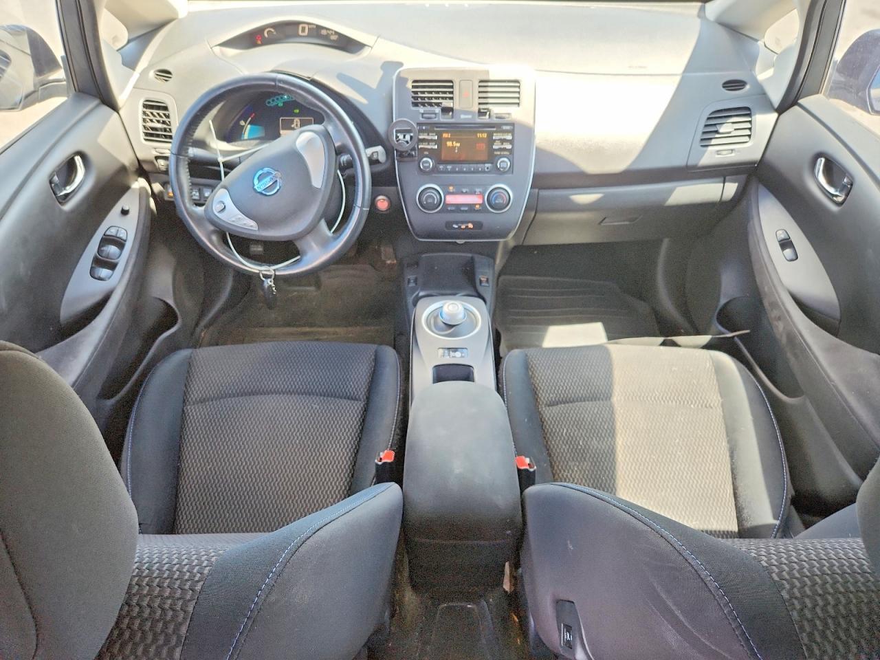 2014 NISSAN LEAF S — Фото 8 из 12