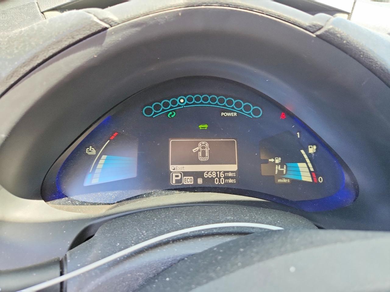 2014 NISSAN LEAF S — Фото 9 из 12