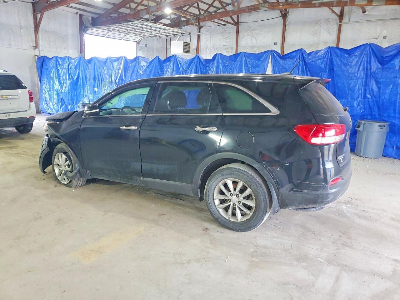 5XYPG4A38HG229736 2017 KIA SORENTO photo no. 2