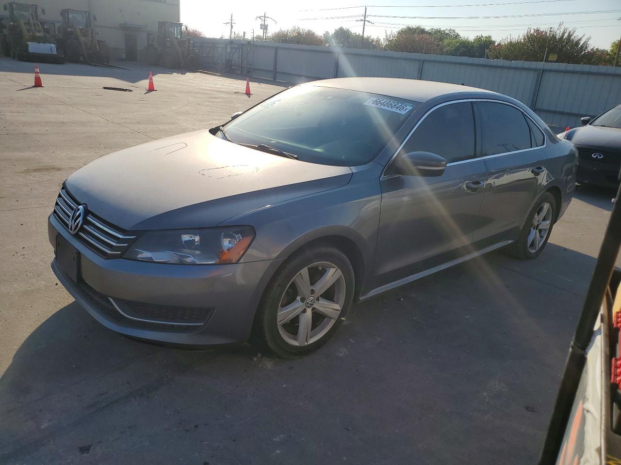 2013 VOLKSWAGEN PASSAT 1VWBH7A34DC000135