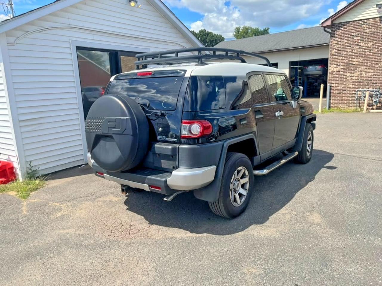 JTEBU4BF5EK181058 2014 TOYOTA FJ CRUISER photo no. 3