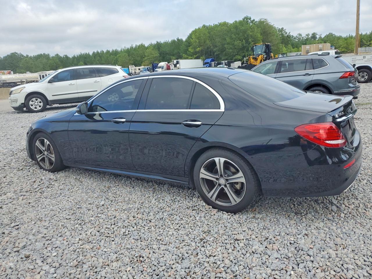 2017 MERCEDES-BENZ E 300 4MATIC — Фото 2 из 12