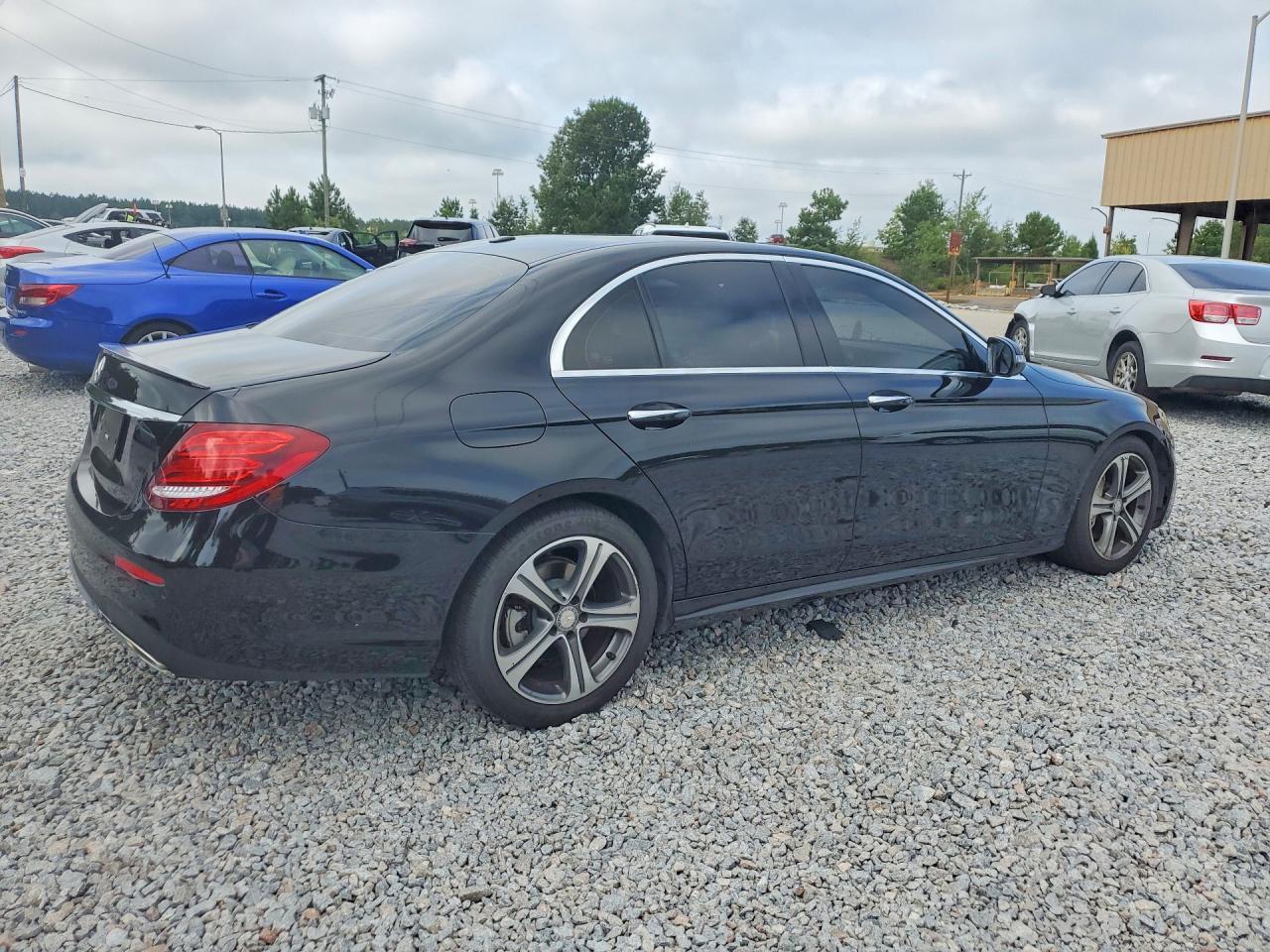 2017 MERCEDES-BENZ E 300 4MATIC — Фото 3 из 12