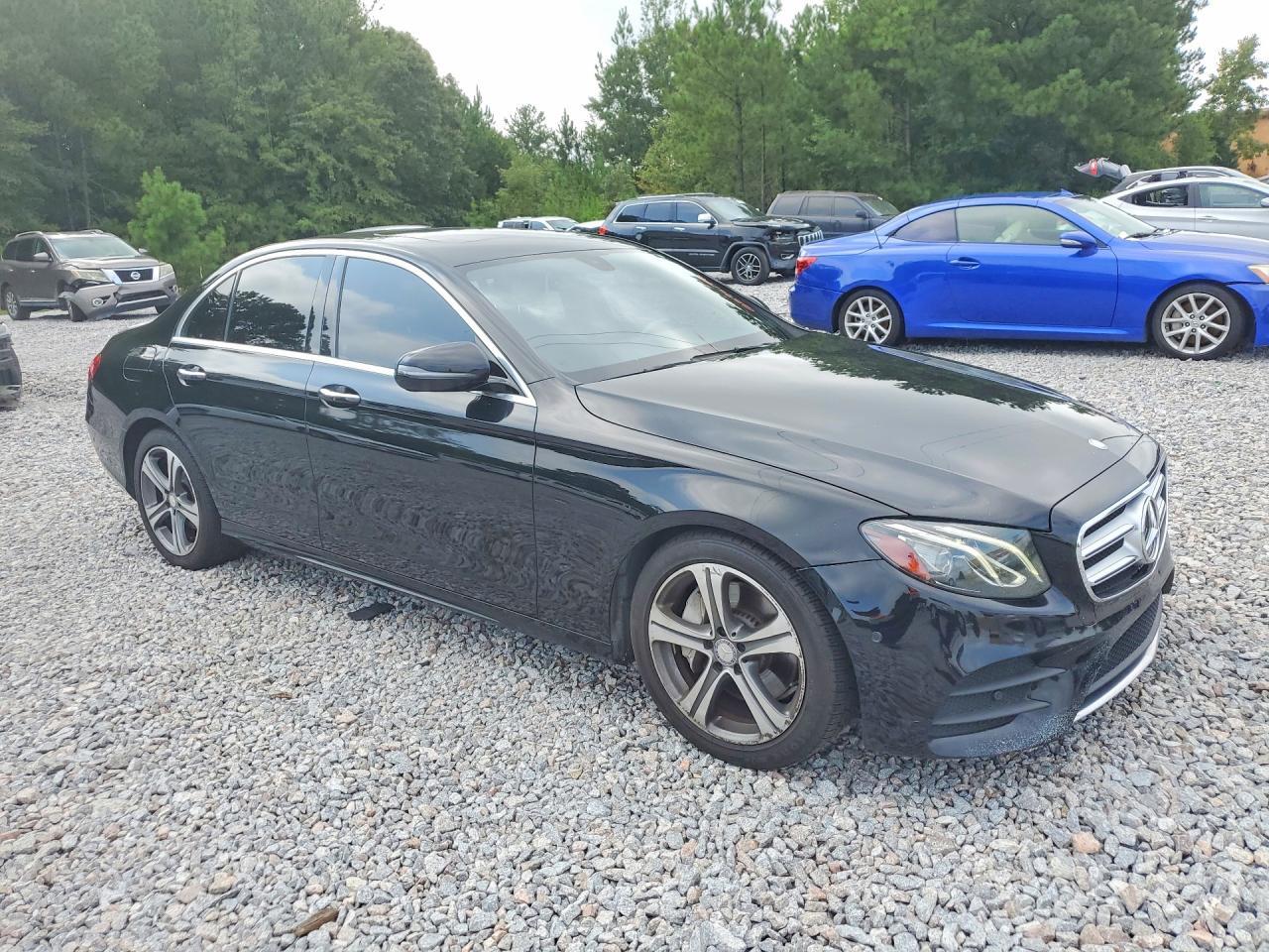 2017 MERCEDES-BENZ E 300 4MATIC — Фото 4 из 12