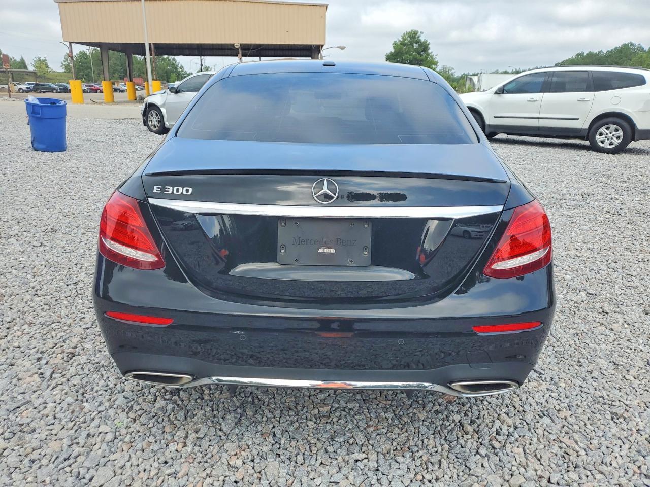 2017 MERCEDES-BENZ E 300 4MATIC — Фото 6 из 12