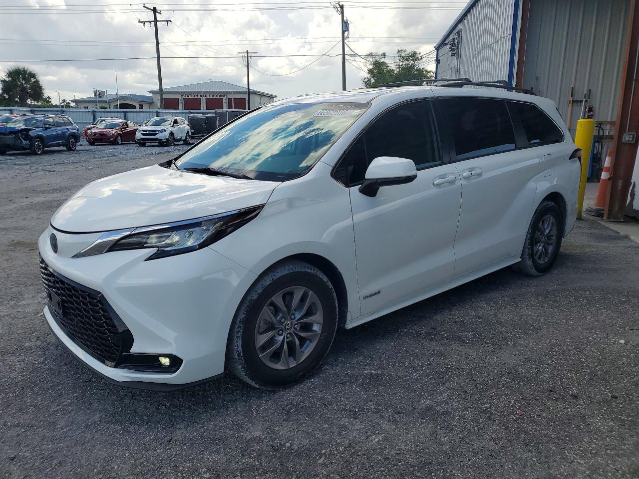 2021 TOYOTA SIENNA 5TDBRKEC6MS028482