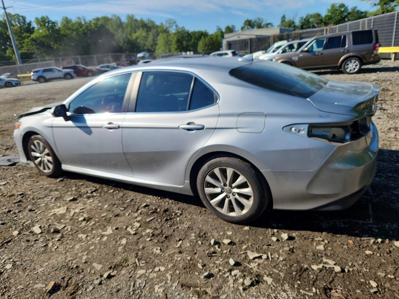 2020 TOYOTA CAMRY LE — Фото 2 из 12