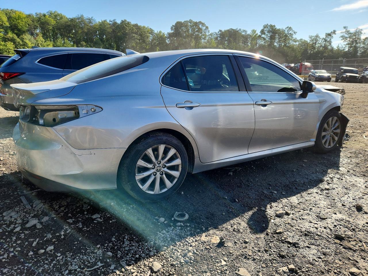 2020 TOYOTA CAMRY LE — Фото 3 из 12