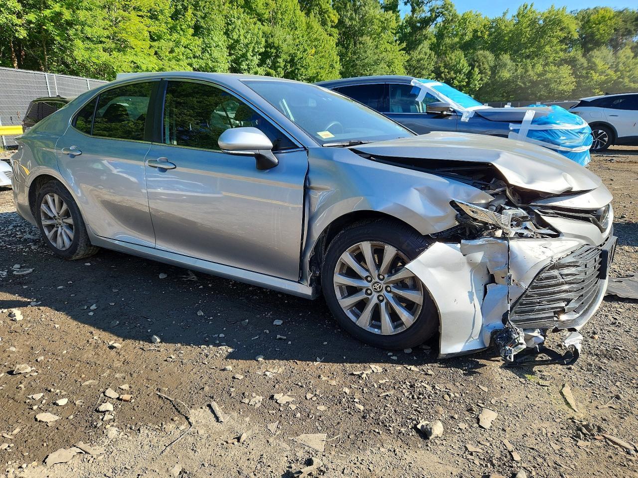 2020 TOYOTA CAMRY LE — Фото 4 из 12