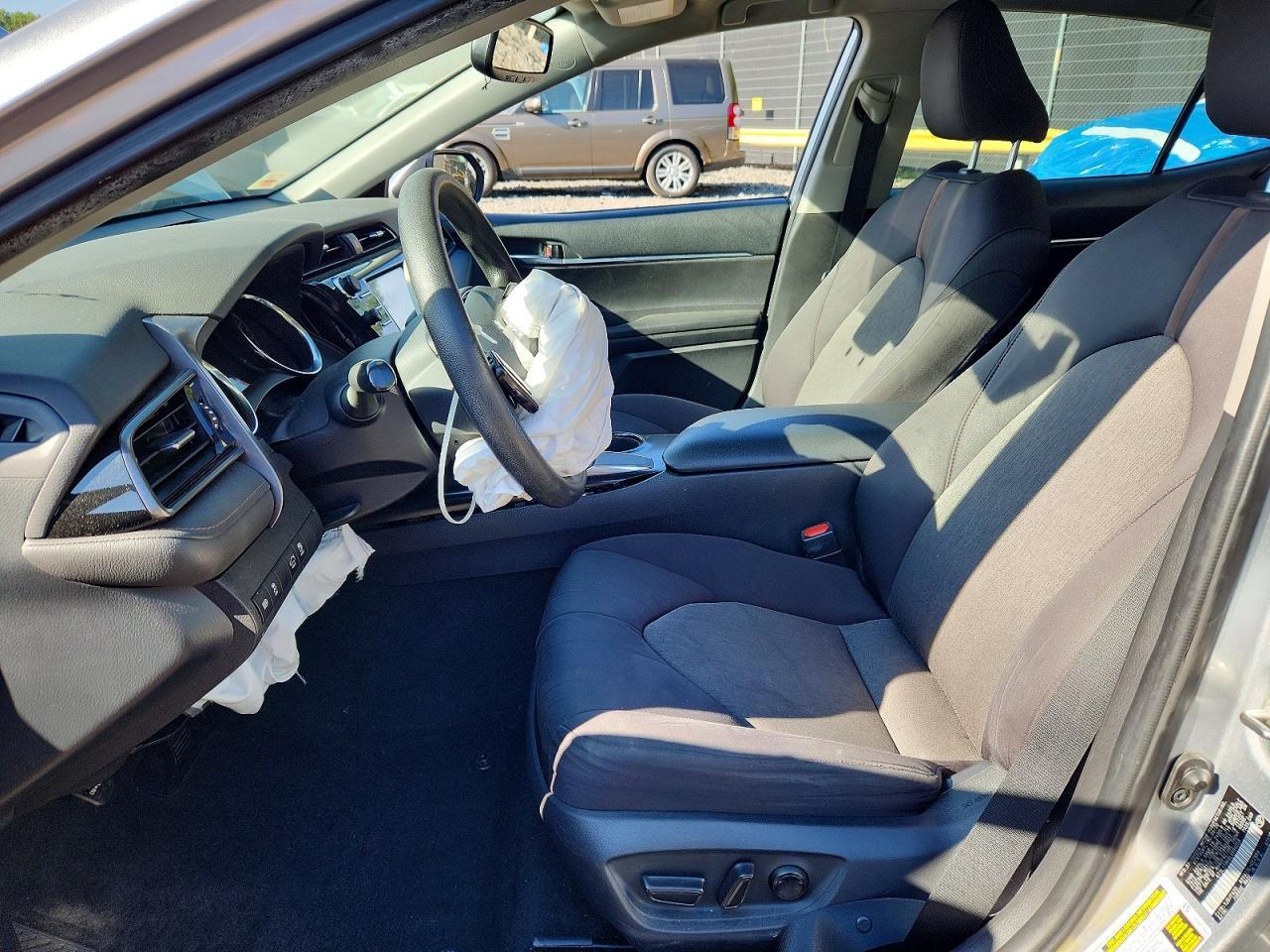 2020 TOYOTA CAMRY LE — Фото 7 из 12