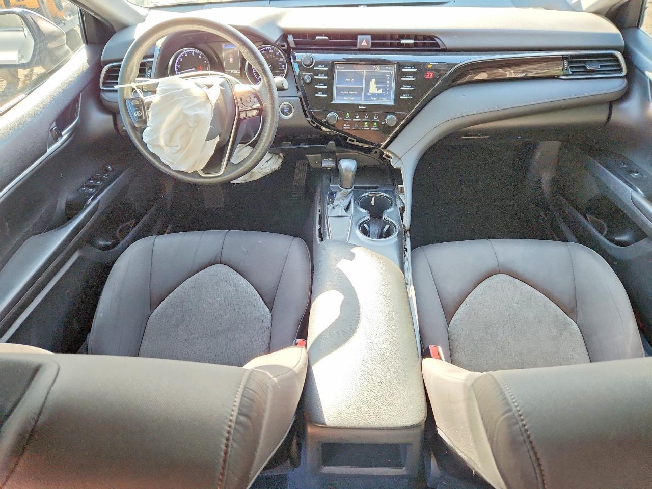 2020 TOYOTA CAMRY LE — Фото 8 из 12