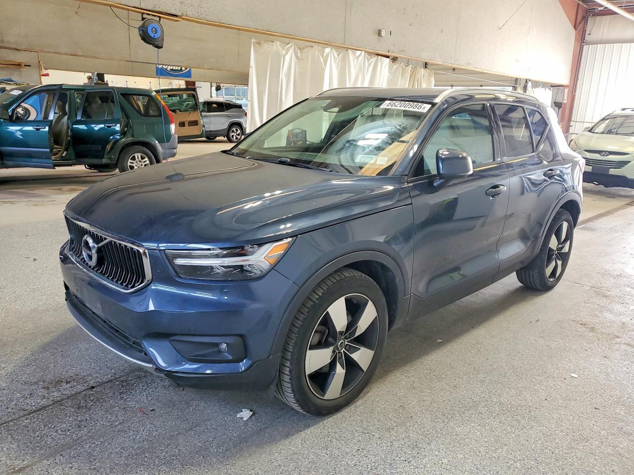 2021 VOLVO XC40 YV4162UK8M2473713