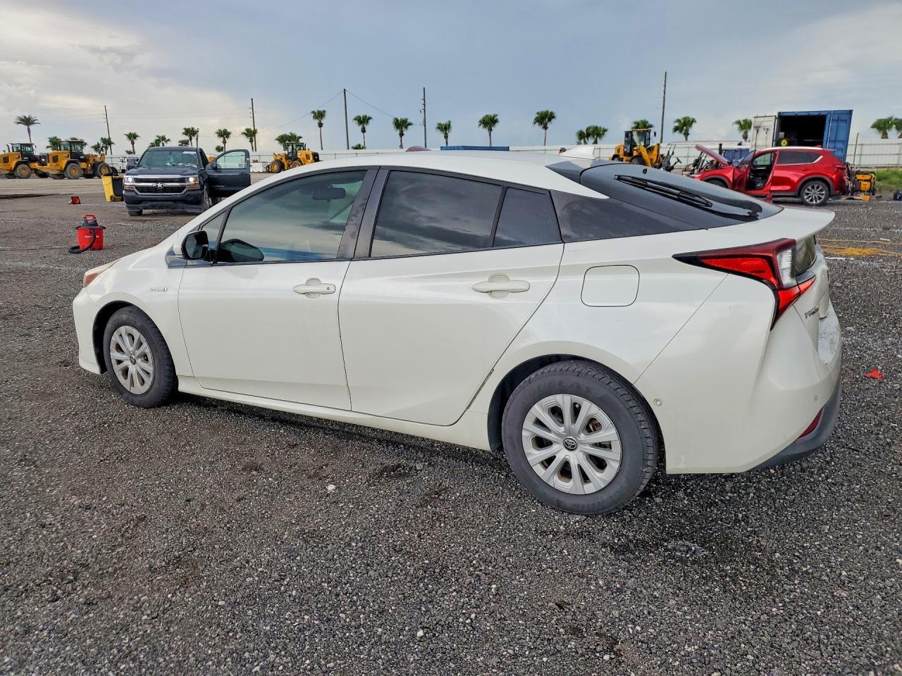 JTDKARFU6K3086047 2019 TOYOTA PRIUS photo no. 2