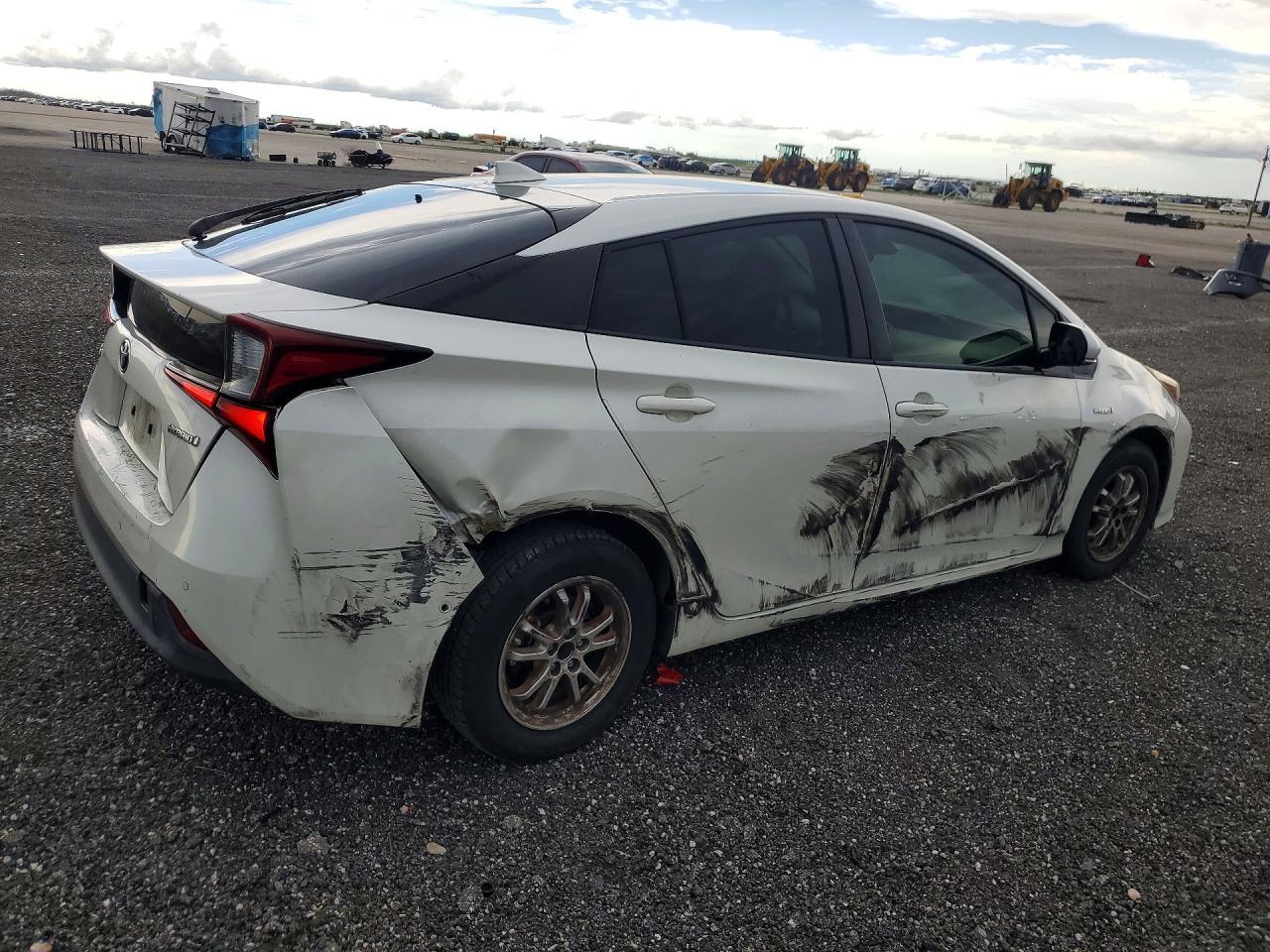 JTDKARFU6K3086047 2019 TOYOTA PRIUS photo no. 3
