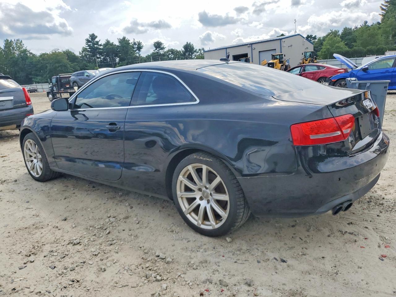 WAULFAFR9BA032348 2011 AUDI A5 photo no. 2