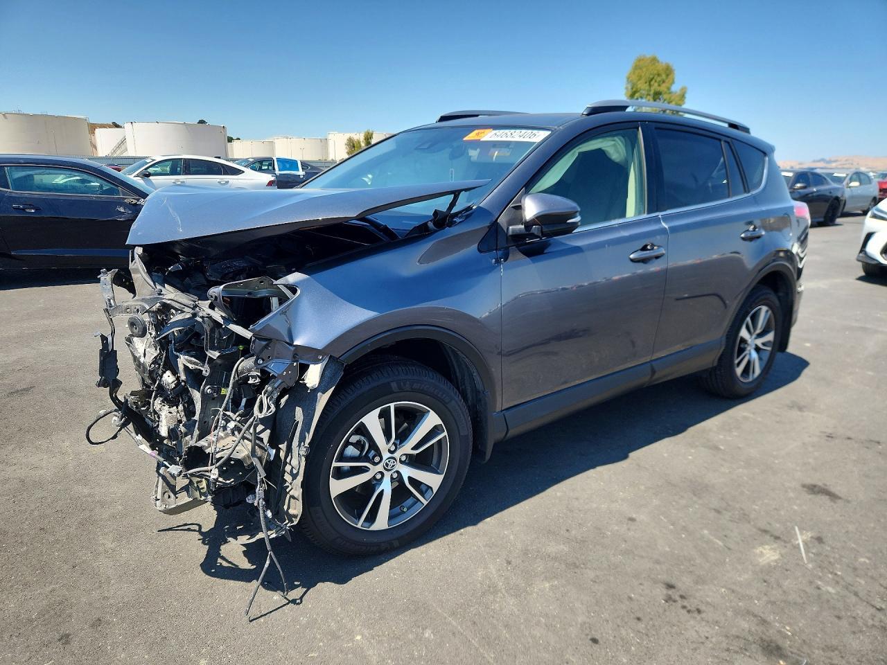 2018 TOYOTA RAV4 JTMWFREV0JD114415