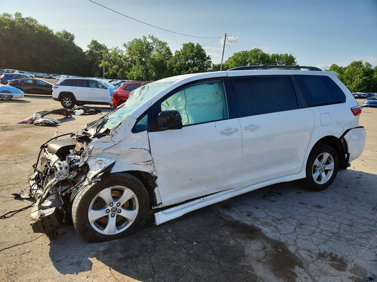 2019 TOYOTA SIENNA 5TDKZ3DC4KS975198