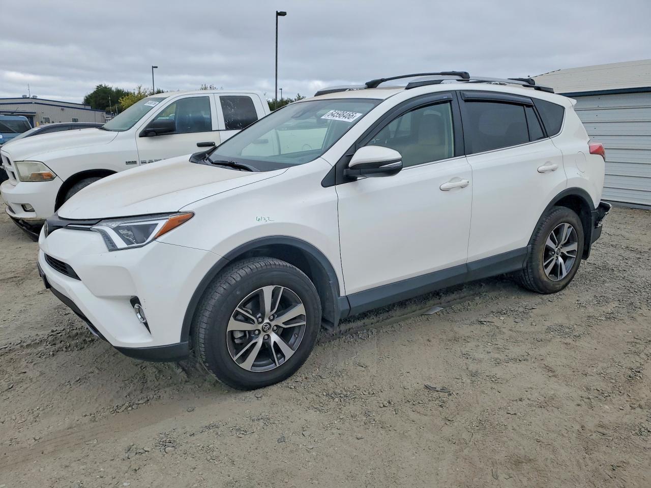 2017 TOYOTA RAV4 JTMWFREV8HJ112360