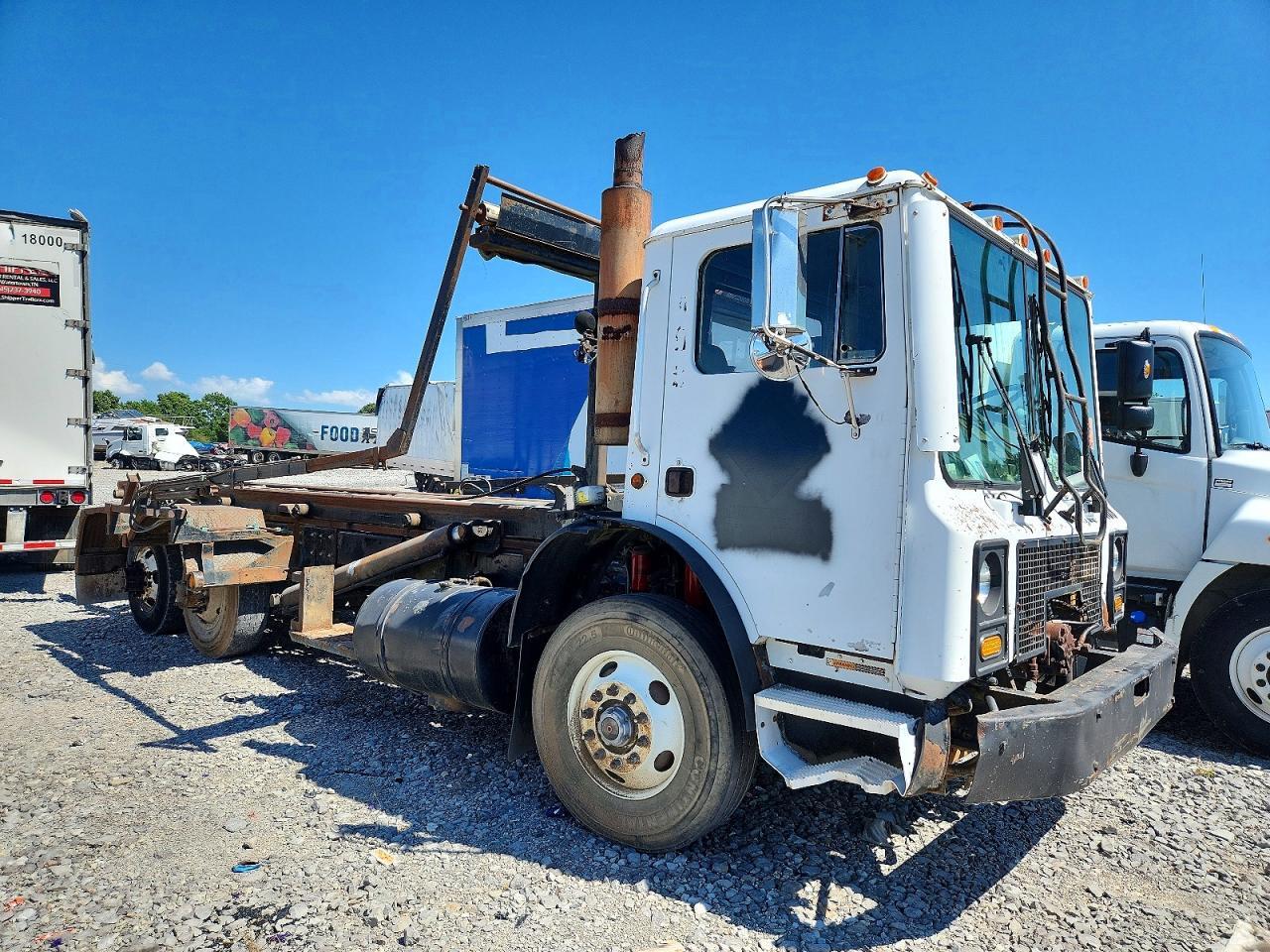2003 MACK 600 1M2K195C23M022717