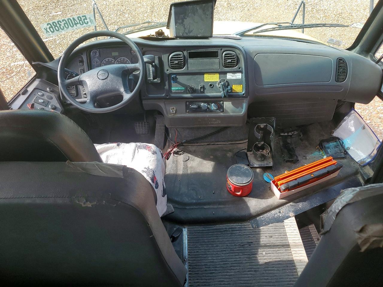 4UZABRDU1CCBR1199 2012 FREIGHTLINER CHASSIS photo no. 8