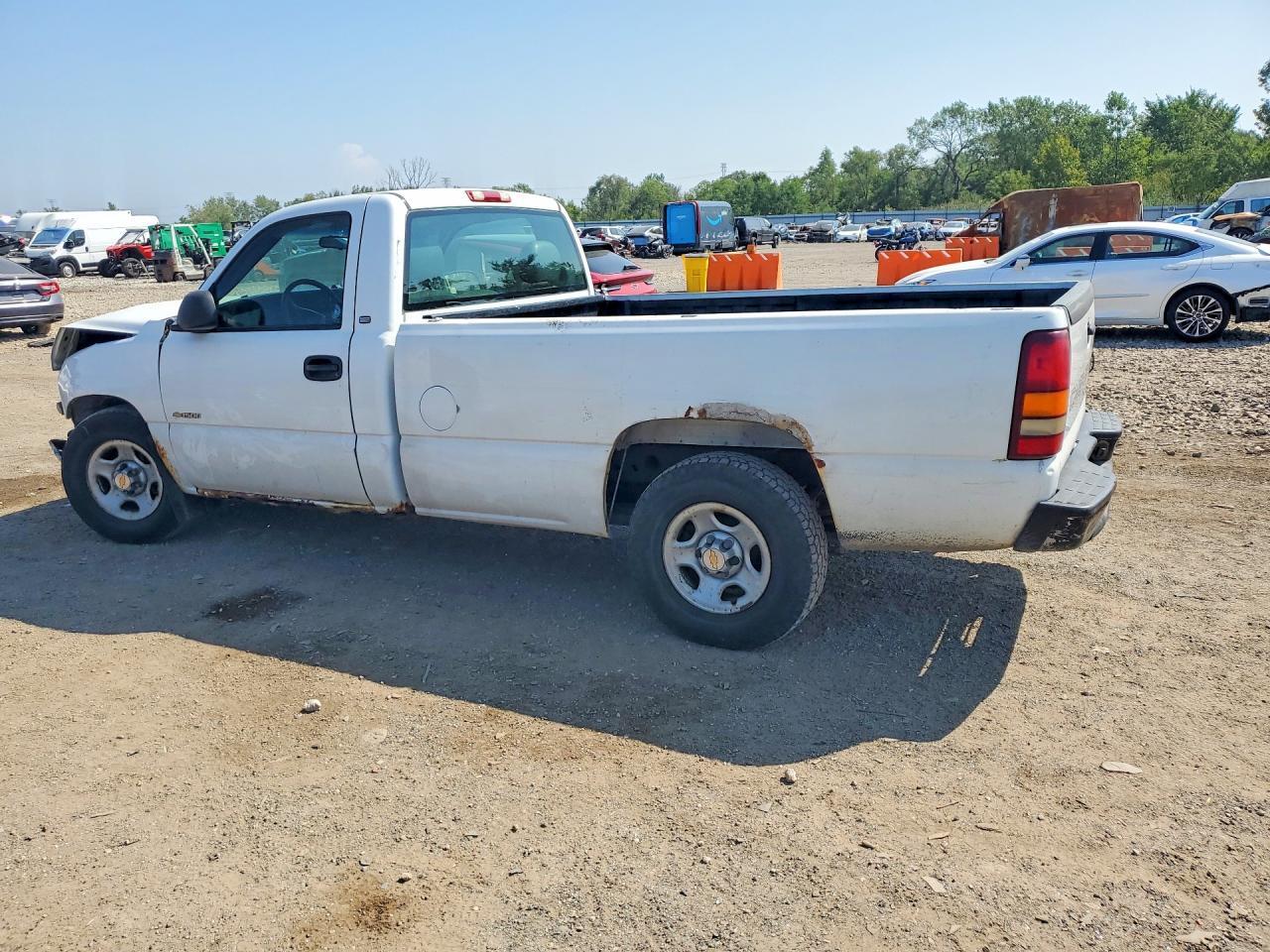 2001 CHEVROLET SILVERADO C1500 — Фото 2 из 13