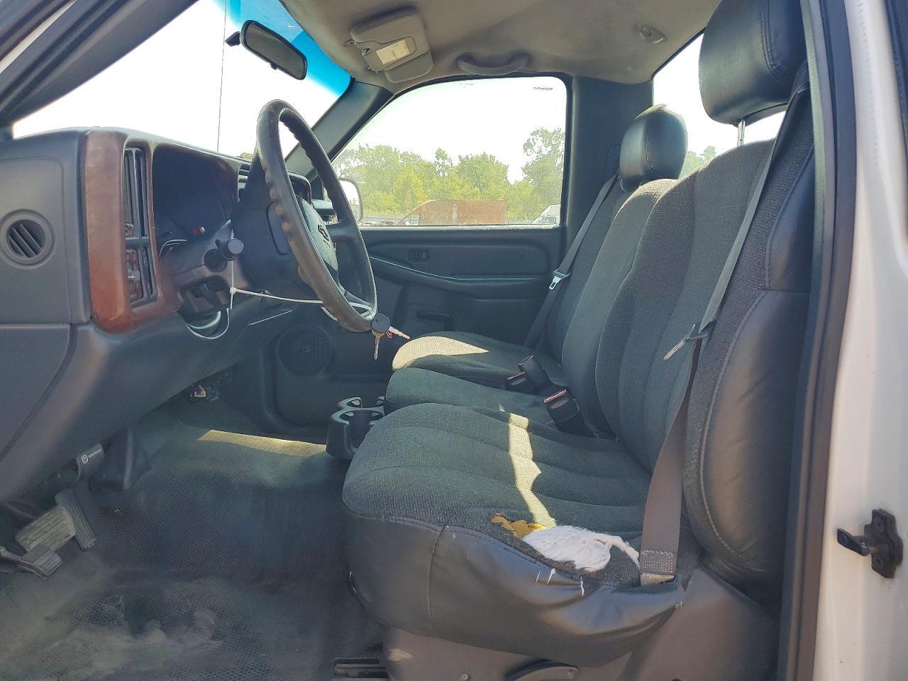 2001 CHEVROLET SILVERADO C1500 — Фото 7 из 13