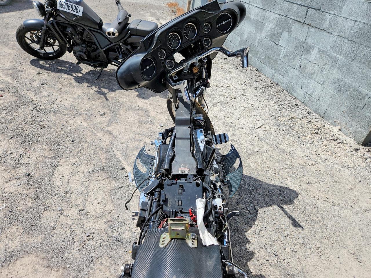 2011 HARLEY-DAVIDSON FLHTK — Фото 6 из 8