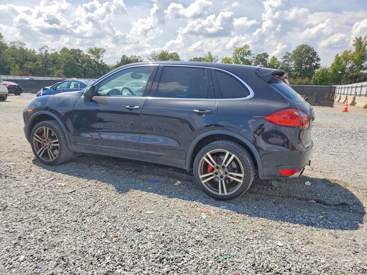 WP1AC2A21BLA88273 2011 PORSCHE CAYENNE photo no. 2