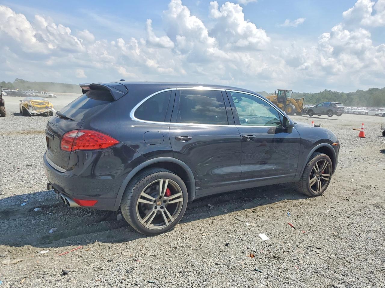 WP1AC2A21BLA88273 2011 PORSCHE CAYENNE photo no. 3