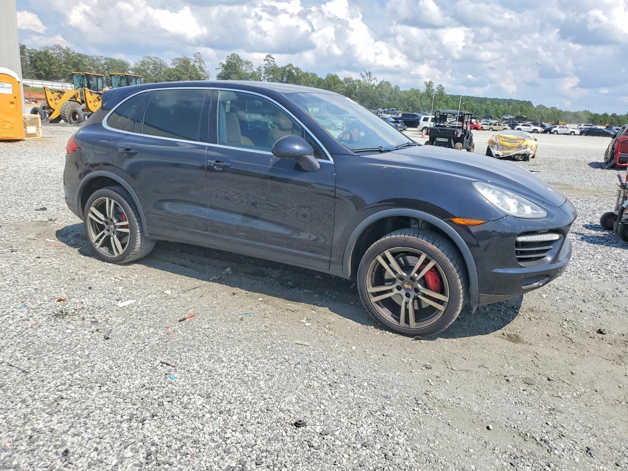 WP1AC2A21BLA88273 2011 PORSCHE CAYENNE photo no. 4
