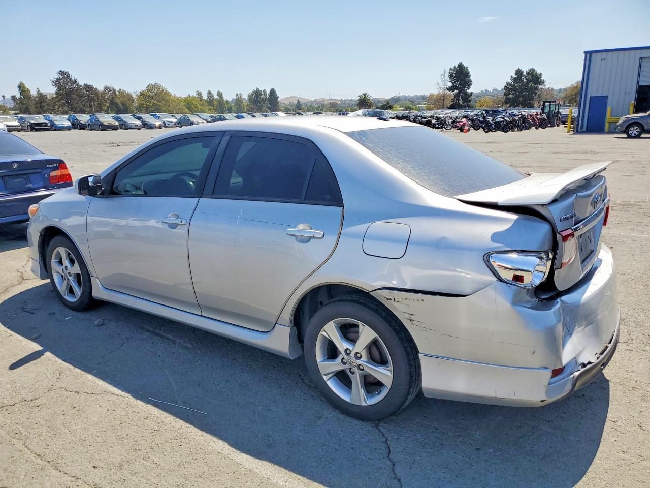 2T1BU4EE1BC536327 2011 TOYOTA COROLLA photo no. 2