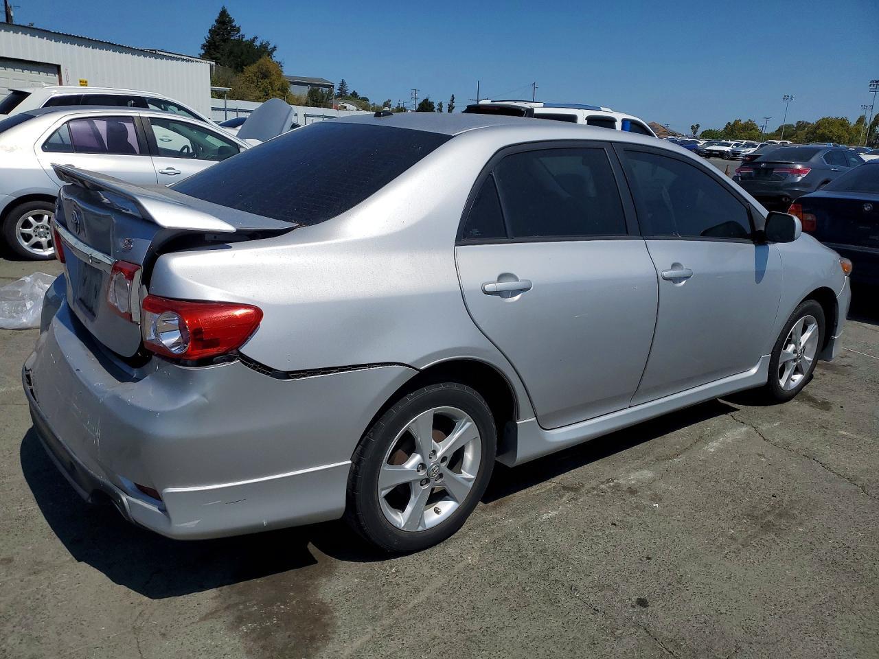 2T1BU4EE1BC536327 2011 TOYOTA COROLLA photo no. 3