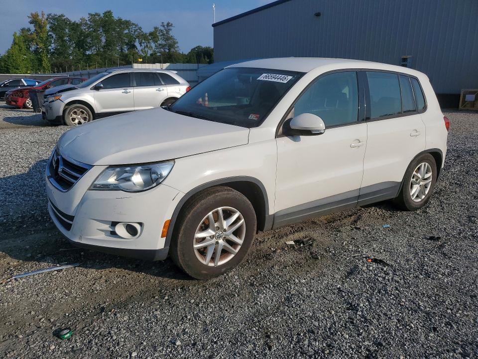 2011 VOLKSWAGEN TIGUAN WVGAV7AX0BW526845