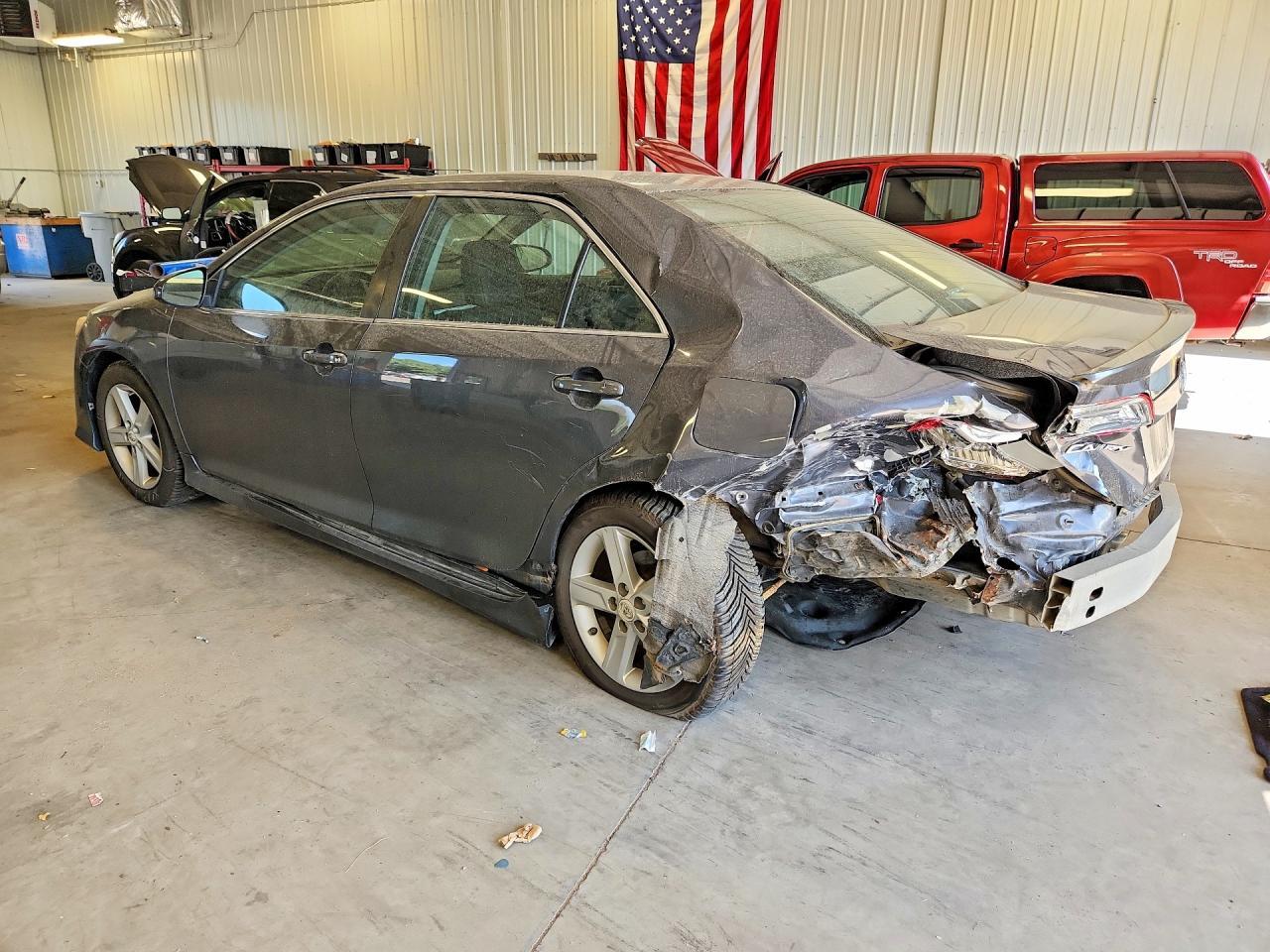 4T1BF1FK5CU577864 2012 TOYOTA CAMRY photo no. 2