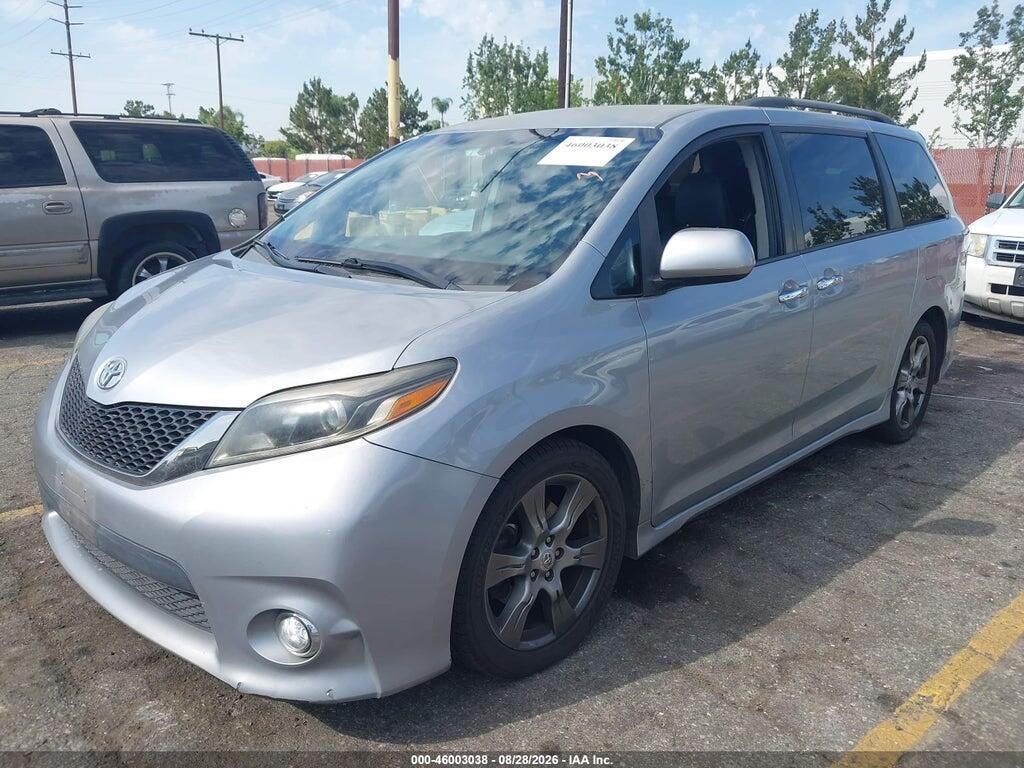 5TDXZ3DC7HS847875 2017 TOYOTA SIENNA photo no. 2