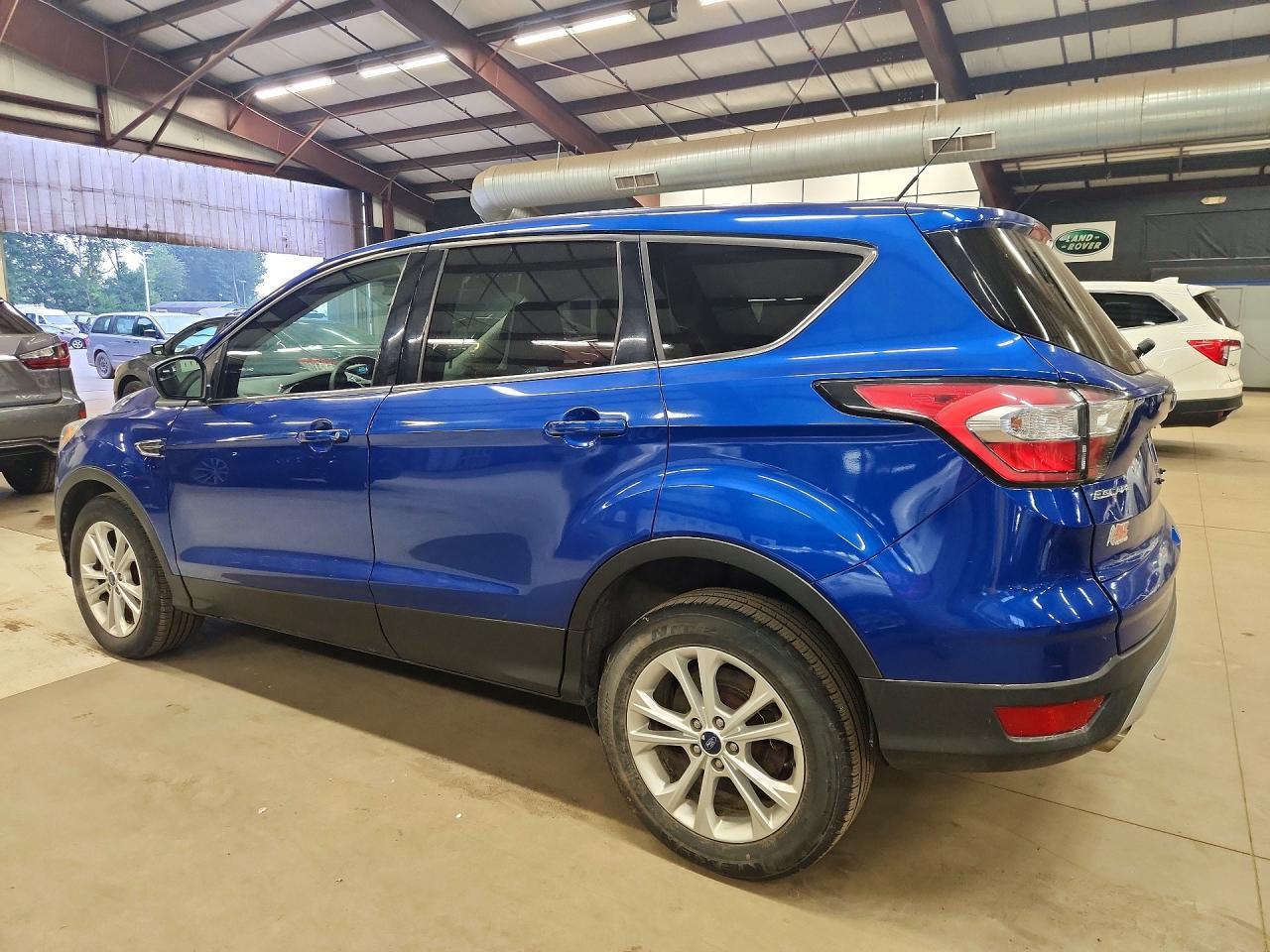 1FMCU9GD9HUD99053 2017 FORD ESCAPE photo no. 2