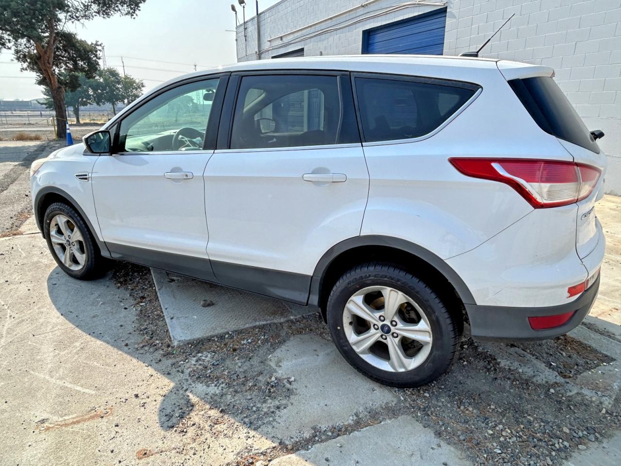 1FMCU9GXXEUB33370 2014 FORD ESCAPE photo no. 2