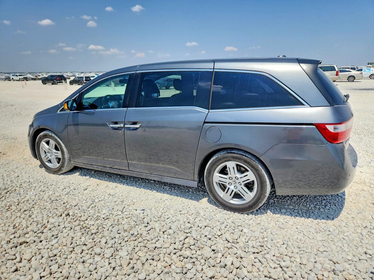 5FNRL5H92DB016545 2013 HONDA ODYSSEY photo no. 2