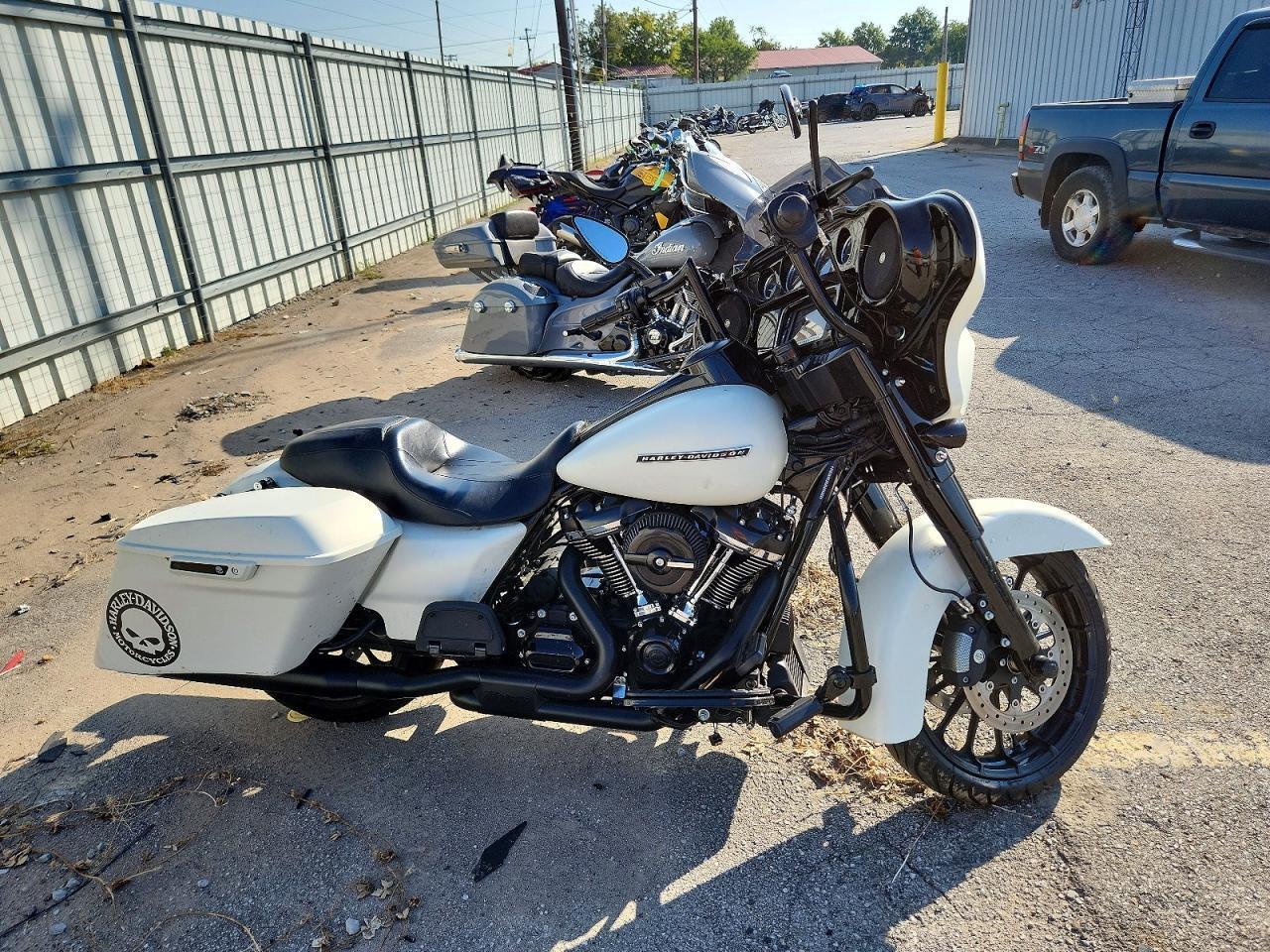 2018 HARLEY-DAVIDSON FLHXS 1HD1KRC10JB625588